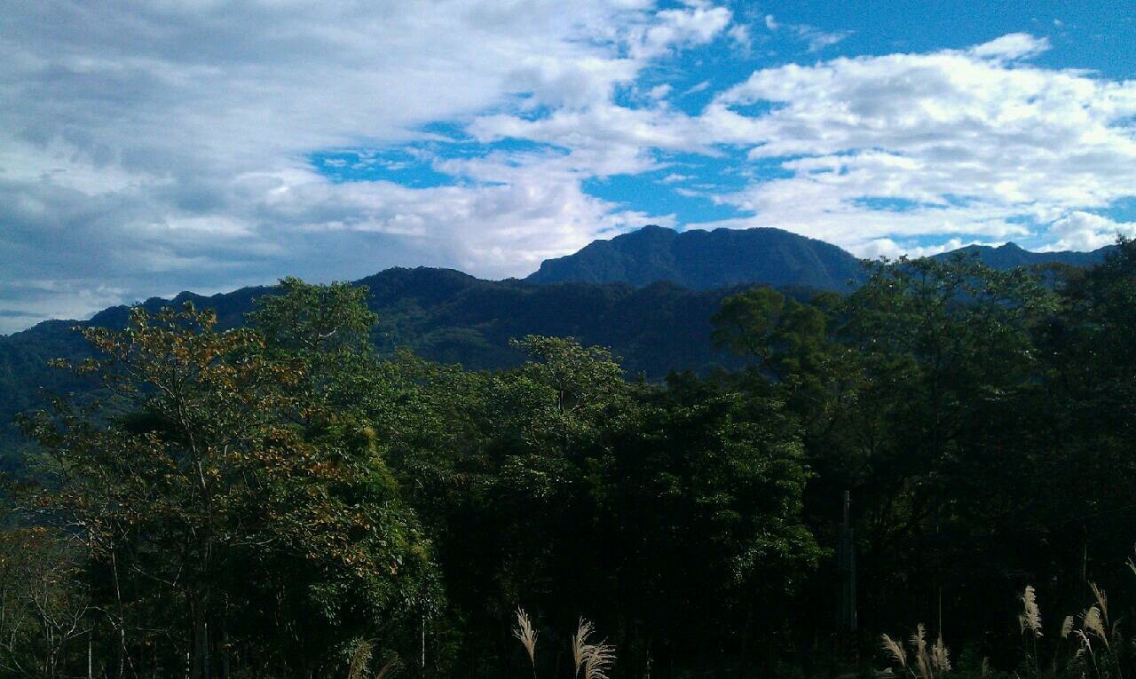 北埔乡,竹东镇与苗栗县南庄乡,三湾乡等五乡镇,分为狮山,五指山,南庄